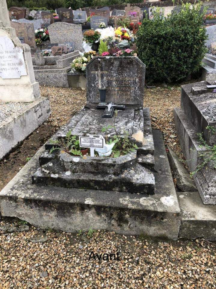 Monument funéraire avant nettoyage Caen