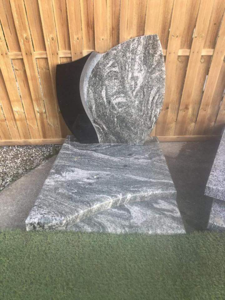 Vente monument cinéraire en granit green et noir Caen