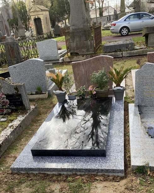 Monument tombal noir fin