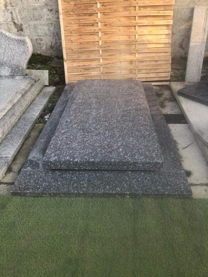 Vente monument pierre tombale en queue de billard Caen